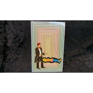 אישה עולה באויר בתמונה 504