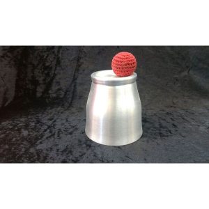 כדור מופיע בכוס ונעלם