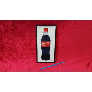 שותים קולה מרחוק